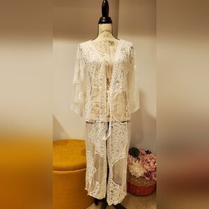 Elegant Cream Lace Kimono Cardigan Size. ML.